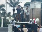 Tuntut Nanik S Deyang Dicopot dari Kepala BGN, Massa Gelar Aksi di Depan Gedung DPR