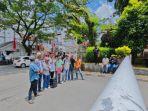 demo-di-depan-kantor-gubernur-maluku-asdfvaefgbqerb.jpg