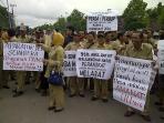 demo-dprd-madiun_20150120_113144.jpg