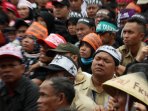 demo-guru-honorer-di-istana-merdeka_20160210_182126.jpg