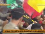 demo-kritisi-pemerintahan-jokowi-berujung-ricuh_20161021_102542.jpg