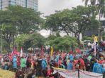 demo-mahasiswa-buruh-jokowi-nih6.jpg