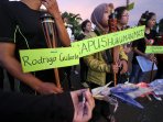 demo-menolak-eksekusi-mati-bagi-terpidana_20150428_204755.jpg