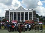 demo-mimika-dukung-papua-tengah.jpg