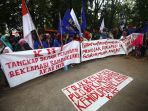 demo-nelayan-di-ptun_20170317_110018.jpg