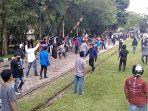 demo-omnibus-law-atau-uu-cipta-kerja-di-ambon.jpg