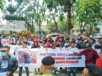 demo-pedagang-pasar-turi_20181002_132119.jpg