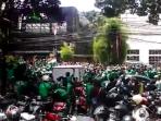 demo-pengemudi-go-jek-tak-sampai-bundaran-hi-mobil-water-cannon-tetap-siaga_20161003_144143.jpg