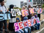 demo-protes-kekerasan-seksual_20160512_143650.jpg