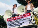 Roy Suryo Cs Aksi di Depan DPR: Tuntut Tangkap Jokowi, Makzulkan Gibran sampai Persoalkan Ijazah