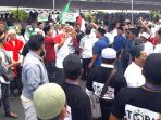 demo-suasana-demo-yang-dilakukan-elemen-topi-bangsa-tolak-keberadaan-stdi_20180803_203622.jpg