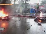 demo-sumpah-pemuda-pengunjuk-rasa-bakar-6-sepeda-motor-polisi_20161029_115048.jpg