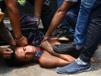 demo-teatrikal-pembunuhan-aktivis-lingkungan-lumajang_20151005_094055.jpg