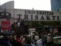 demo-tolak-eksekusi-trisakti.jpg