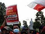 demo-tolak-omnibus-law-uu-cipta-kerja-di-depan-gedung-grahadi_20201021_054033.jpg