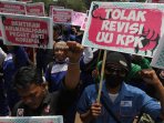 demo-tolak-revisi-uu-kpk_20151016_011415.jpg