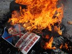 demo-tuntut-setya-novanto-mundur-di-medan_20151207_224007.jpg