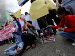 demo-tuntut-setya-novanto-mundur-di-medan_20151207_224118.jpg