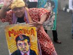 demo-tuntut-setya-novanto-mundur_20151207_224621.jpg