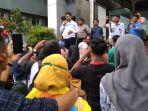demo-unjuk-rasa-pmii-di-kantor-pelni-ambon-maluku.jpg