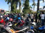 demonstran-berkumpul-di-alun-alun-kota-nunukan_20160111_095108.jpg
