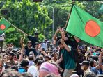 demonstran-yang-marah-serbu-istana-perdana-menteri-bangladesh_20240806_082314.jpg