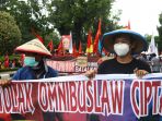 demonstrasi-tolak-uu-cipta-kerja_20201020_192228.jpg