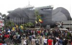 demonstrasi-tuntut-pengelolaan-blok-mahakam_20141230_160659.jpg