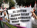 demonstrasi-tuntut-penutupan-ponpes-al-zaytun_20230626_160821.jpg