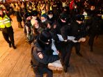 demonstrasi-warga-rusia-tolak-invasi-ke-ukraina_20220225_193207.jpg