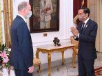 den-indonesia-joko-widodo-kanan-saat-menyambut-sevv.jpg