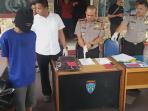dendam-karena-ditampar-pelaku-habisi-nyawa-rizki-dengan-sangkur_20160122_055303.jpg