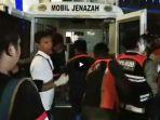 dengan-ambulans-menuju-rsud-dr-soetomo-surabaya.jpg
