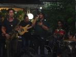 dennis-junio-tampil-bersama_20160801_234629.jpg