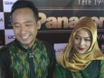 denny-cagur-dan-istri-santi-widihastuti_20161015_014650.jpg