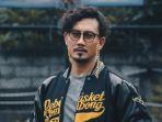 denny-sumargo-menantang-para-stand-up-comedy-untuk-me-roasting-dirinya.jpg