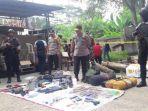 densus-88-anti-teror-polri-hari-ini-menggelar-olah-tkp-di-kediaman-terdug.jpg