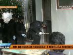densus-88-geledah-rumah-teroris_20170408_084909.jpg