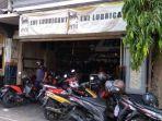 densus-88-menangkap-terduga-teroris-di-sebuah-bengkel.jpg