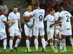 denzel-dumfries-kanan-merayakan-gol.jpg