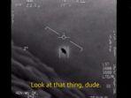 departemen-pertahanan-as-pentagon-secara-resmi-rilis-video-ufo-meme-meme-alien-langsung-bermunculan.jpg