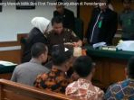 deretan-barang-mewah-milik-bos-first-travel-ditunjukkan-di-persidangan_20180328_140849.jpg