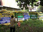 deretan-karangan-bunga-di-rumah-azyumardi-azra.jpg