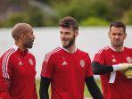 deretan-kiper-manchester-united-dari-kiri-lee-grant-david-de-gea-dan-tom-heaton.jpg