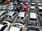 deretan-mobil-seken-di-gerai-mobil88_20160518_101818.jpg