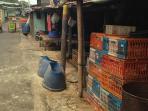 deretan-rumah-pemotongan-ayam-di-jalan-budi-asih_20150914_150658.jpg