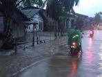 desa-di-nagan-raya-dikepung-banjir.jpg