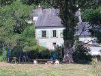 desa-saint-herbot-di-brittany-inggris-prancis.jpg