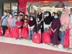 designer-ervie-karlina-dan-pendangdut-novi-rizki-santuni-anak-ya_20210511_135741.jpg