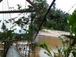 detik-detik-jembatan-di-labuhanbatu-putus-warga-histeris-saksikan-masih-ada-kendaraan-yang-melintas.jpg